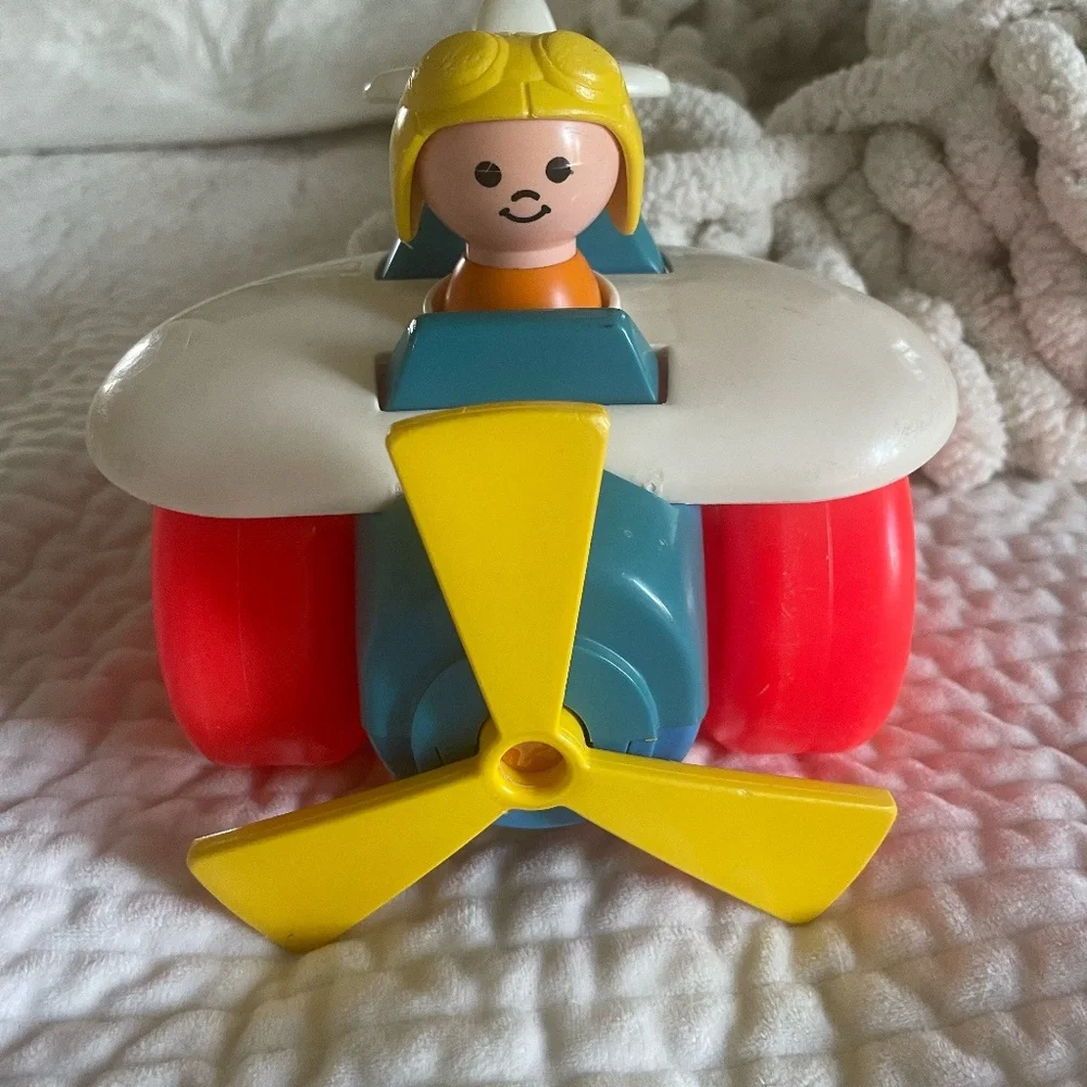 KIDS FISHER PRICE CLICKING AIRPLANE WITH PILOT